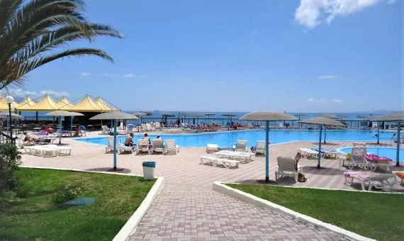 SEA GARDENS RESORT 3* - sa doručkom i bazenom na plaži  - NOVO!