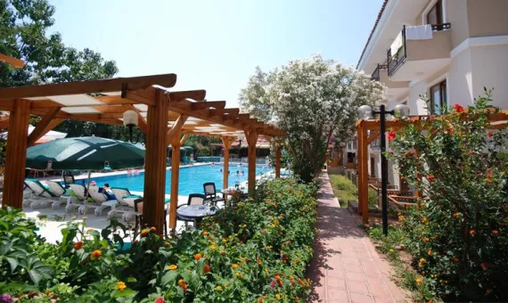 Perdikia Beach Hotel 3* | Fetije