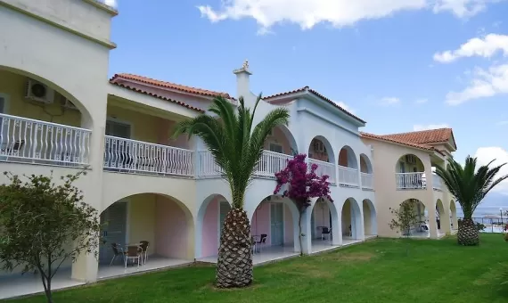 SEA GARDENS RESORT 3* - sa doručkom i bazenom na plaži  - NOVO!
