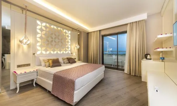 DIAMOND PREMIUM HOTEL &amp; SPA 5* | Side