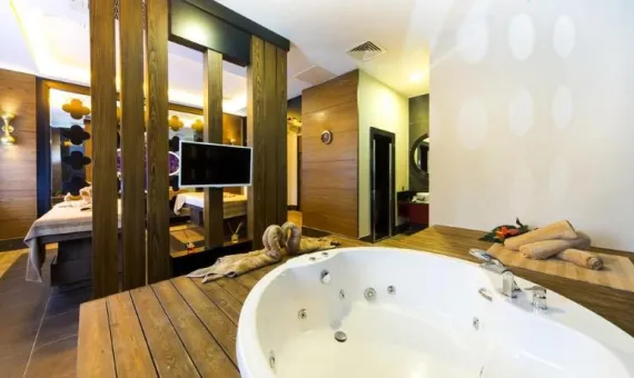 DIAMOND PREMIUM HOTEL &amp; SPA 5* | Side