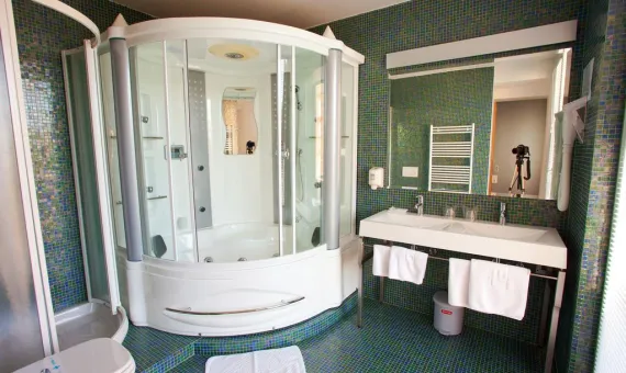 HOTEL CREINA