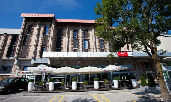 HOTEL CREINA
