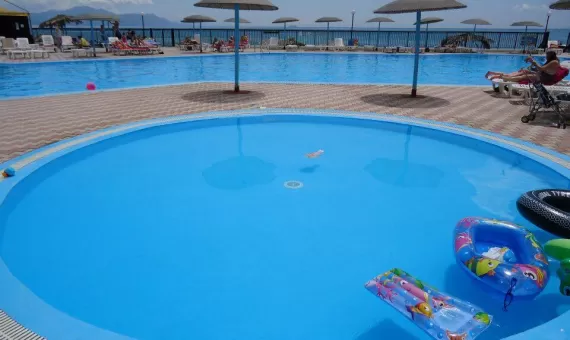 SEA GARDENS RESORT 3* - sa doručkom i bazenom na plaži  - NOVO!