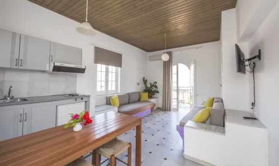 MANIAS APARTHOTEL, Agia Marina