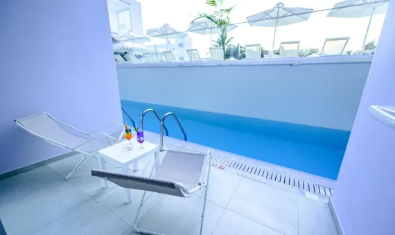 Elena Hotel 3* | Aja Napa