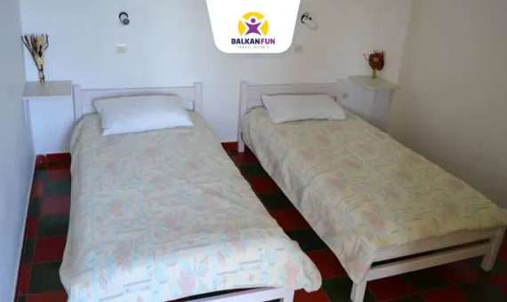 YELLOW HOUSE STUDIOS