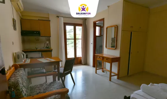 VILA KIKI STUDIOS &amp; APTS