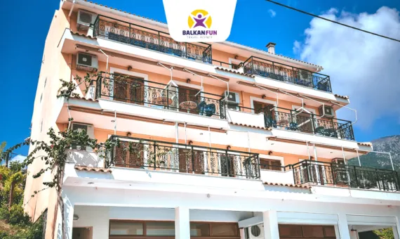 POROS: VILA K&amp;G MENEGATOS