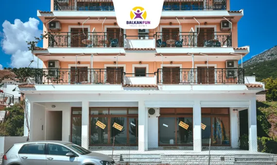 POROS: VILA K&amp;G MENEGATOS