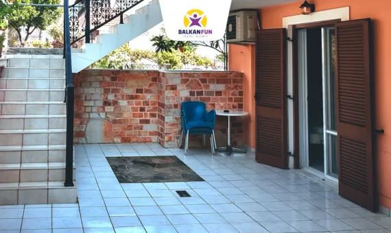 POROS: VILA K&amp;G MENEGATOS