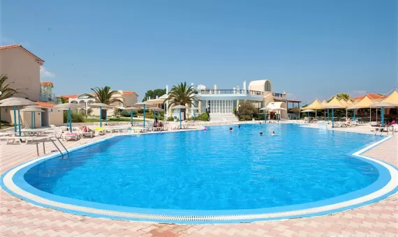 SEA GARDENS RESORT 3* - sa doručkom i bazenom na plaži  - NOVO!