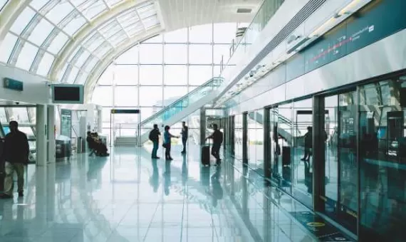 Putnici na aerodromu