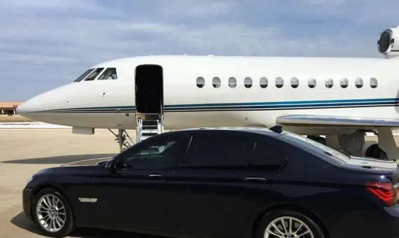 Luksuzni avion i automobil