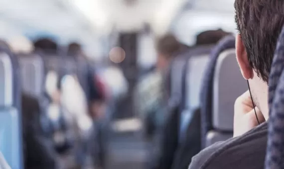Putnici sede mirno u avionu
