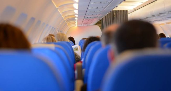 Putnici sede u avionu