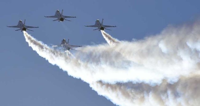 Borbeni avioni na nebu